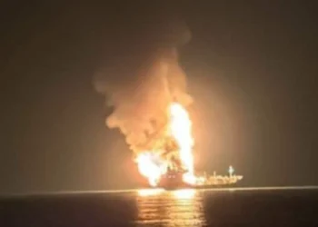 কুতুবদিয়ায় গভীর রাতে বসুন্ধরার এলপিজি বহনকারী লাইটারেজ জাহাজে আগুন, ৩১ জন উদ্ধার