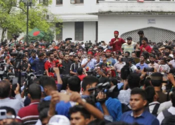 দলবাজ বিচারকদের পদত্যাগের দাবিতে হাইকোর্ট ঘেরাও শিক্ষার্থীদের, ছুটিতে পাঠানোর সিদ্ধান্ত
