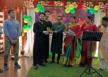 আগ্রাবাদে স্বস্তিকার মঞ্চে অভিনীত হল ‘টু ফুল ম্যান’