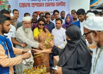 নিত্য পণ্য নিয়ে সিটির ছয় পয়েন্টে চট্টগ্রাম জেলা প্রশাসন সেলস সেন্টার চালু