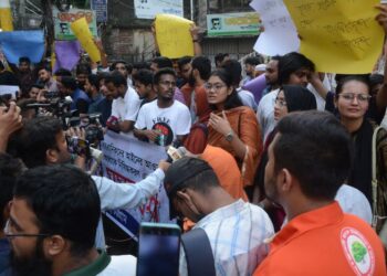 লুটেরা ব্যবসায়ী সিন্ডিকেট ভেঙ্গে, দালাল সাংবাদিক ও খুনি পুলিশ সদস্যদের গ্রেফাতরের দাবি