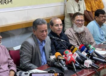 জাতীয় প্রেস ক্লাবে সভায় আমির খসরু, ‘আওয়ামী লীগকে ভোটের মাধ্যমে বাতিল করতে হবে’