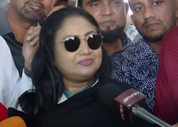 আট বছর পর দেশে ফিরলেন বেবী নাজনীন