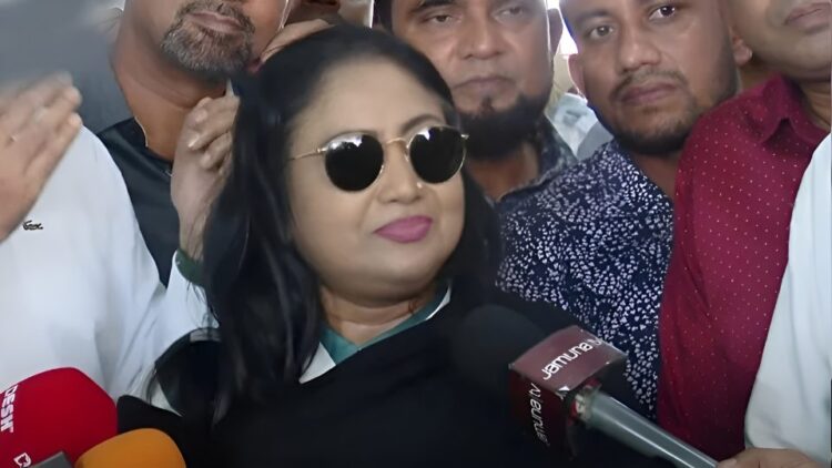 আট বছর পর দেশে ফিরলেন বেবী নাজনীন