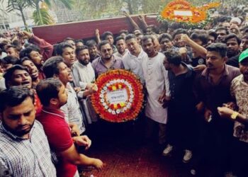 বিপ্লব উদ্যানে ছাত্রদলের শ্রদ্ধাঞ্জলি; ৭ নভেম্বর সরকারি ছুটি পুনর্বহালের দাবি মীর হেলালের