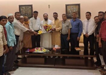 চট্টগ্রাম দক্ষিণ এলডিপির ভারপ্রাপ্ত সভাপতি এয়াকুব আলীকে ফুলের শুভেচ্ছা নেতাকর্মীদের