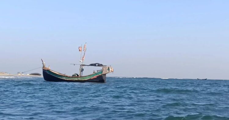 ২০ বাংলাদেশি জেলেকে ধরে নিয়ে গেল আরাকান আর্মি