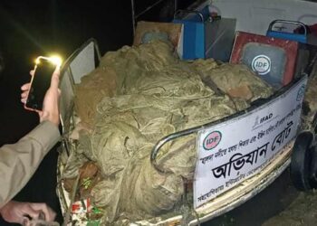 হালদা নদীতে গভীর রাতে অভিযানে পাঁচ হাজার মিটার ঘেরাজাল জব্দ