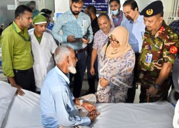 চমেক হাসপাতাল পরিদর্শন স্বাস্থ্য উপদেষ্টার