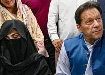 ইমরান খান ও বুশরা বিবির বিরুদ্ধে আরো আট মামলা