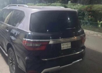খুলশীতে দশ কোটি টাকার নিশান সাফারি ব্র্যান্ডের গাড়ি জব্দ