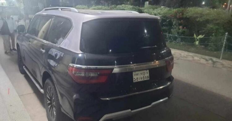 খুলশীতে দশ কোটি টাকার নিশান সাফারি ব্র্যান্ডের গাড়ি জব্দ