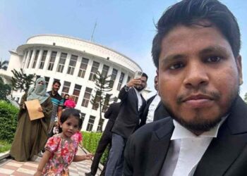 নিহত আইনজীবী আলিফের তিন বছরের কন্যা তাসকিয়া এখন এতিম