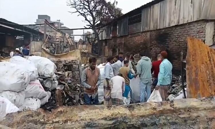 নতুন ফিশারিঘাটে আগুন, ৭ দোকান পুড়ে ছাই