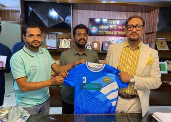 আনোয়ারা ফুটবল একাডেমির জার্সি উন্মোচন করলেন চসিক মেয়র