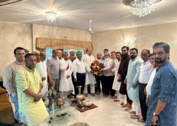 আসলাম চৌধুরীর সাথে খাতুনগঞ্জ ট্রেন্ড এন্ড ইন্ডাস্টিজ এসোসিয়েশনের সৌজন্য সাক্ষাৎ