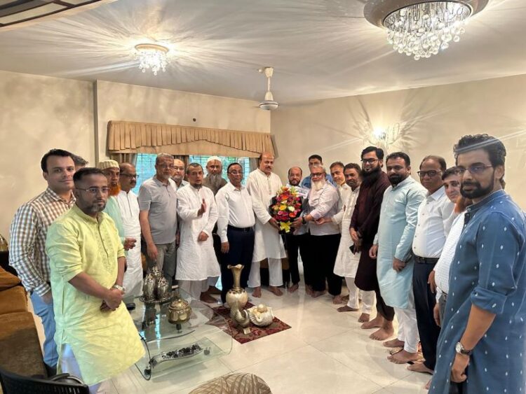 আসলাম চৌধুরীর সাথে খাতুনগঞ্জ ট্রেন্ড এন্ড ইন্ডাস্টিজ এসোসিয়েশনের সৌজন্য সাক্ষাৎ