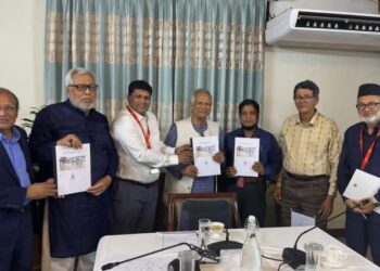 প্রধান উপদেষ্টার সাথে চবির প্রতিনিধি দলের সাক্ষাৎ ও পঞ্চম সমাবর্তনে আমন্ত্রণ