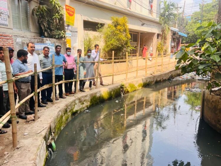 খালে পড়ে শিশুমৃত্যু: দুর্ঘটনাস্থল পরিদর্শন চসিকের তদন্ত কমিটির