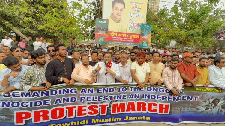 ফিলিস্তিনে ইসরাইলের হামলার প্রতিবাদে মানববন্ধন চট্টগ্রাম মহানগর স্বেচ্ছাসেবক দলের