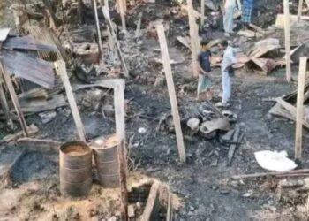 কর্ণফুলীতে আগুনে পুড়েছে ৬ ঘর, দগ্ধ তিন