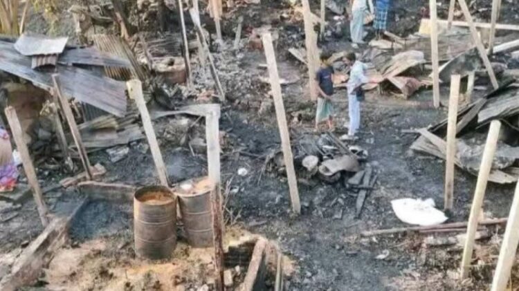 কর্ণফুলীতে আগুনে পুড়েছে ৬ ঘর, দগ্ধ তিন