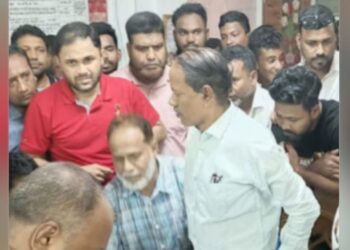 ‘মব’ সৃষ্টি করে প্রধান শিক্ষকের কাছ থেকে জোরপূর্বক পদত্যাগে সই