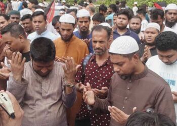 মার্চ ফর গাজা: ফিলিস্তিনের স্বাধীনতা কামনায় মোনাজাতে কাঁদলেন লাখো মানুষ