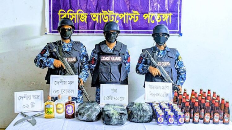 মেরিন ড্রাইভ এলাকা থেকে মাদক ও দেশীয় অস্ত্র উদ্ধার