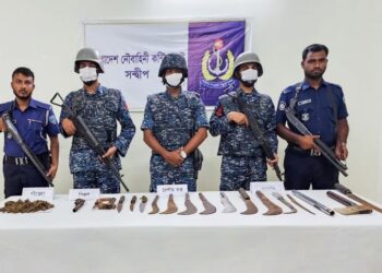 সন্দ্বীপে নৌবাহিনীর অভিযানে মাদক ও দেশীয় আগ্নেয়াস্ত্র উদ্ধার