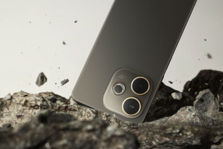 ‘সামাজিক মাধ্যমে’ ঝড় তুলেছে অপোর ‘এ৫ প্রো’