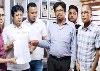 পটিয়ায় ফুলকলির বর্জ্যে পরিবেশ দূষণ রোধে স্মারকলিপি