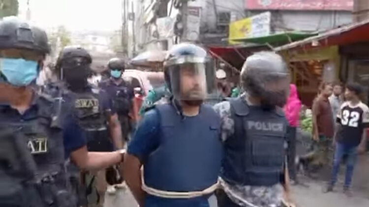 সন্ত্রাসী সাজ্জাদকে ঘুরিয়ে বলল পুলিশ, ‘অপরাধীদের পরিণতি হবে এমন’