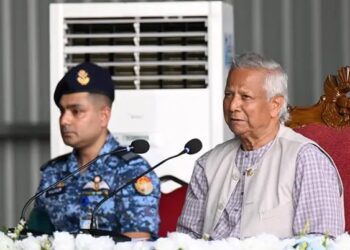 বিমান বাহিনীকে যুদ্ধের প্রস্তুতি নিতে বললেন প্রধান উপদেষ্টা