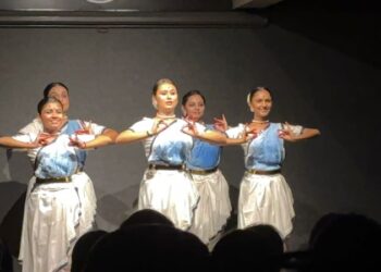 নারীত্বের অন্তর্নিহিত সৌন্দর্যের নৃত্যময় উন্মোচন