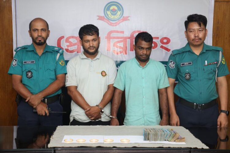কোতোয়ালীতে ছিনতাইকৃত স্বর্ণালংকার ও নগদ অর্থসহ গ্রেফতার দুই