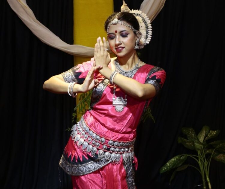 ওটিডিএমসির জয়িতা দত্তের সারা বাংলাদেশে নৃত্যে প্রথম স্থান অর্জন