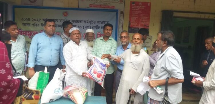 পটিয়ায় ২০ হাজার পরিবার পাচ্ছে বিনামূল্যের ভিজিএফ চাল