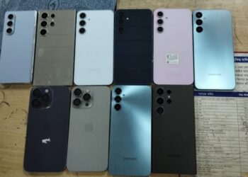 শাহ আমানতে বৈদেশিক মুদ্রা ও ১০টি মোবাইলসহ দুবাইগামী যাত্রী আটক