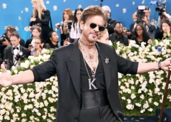 নিউইয়র্কে মেট গালায় ইতিহাস গড়লেন শাহরুখ