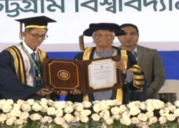 ড. ইউনূসকে ডি-লিট ডিগ্রি দিলো চট্টগ্রাম বিশ্ববিদ্যালয়