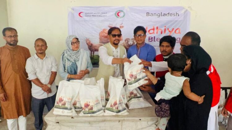সিটি রেড ক্রিসেন্টের উদ্যোগে শতাধিক মানুষের মাঝে কুরবানির মাংস বিতরণ