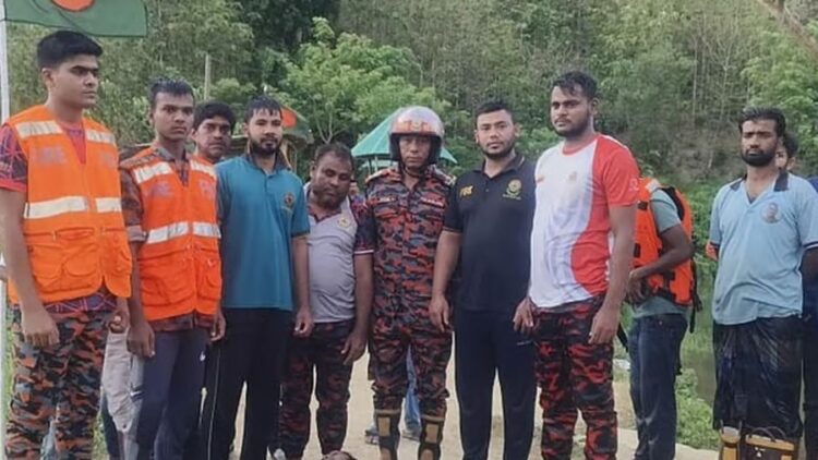 সীতাকুণ্ডে ঝর্ণায় নেমে প্রাণ হারাল স্কুলছাত্র