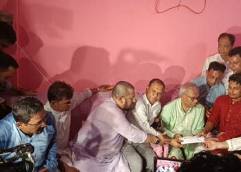 বাঁশখালীতে ‘ড্রোন নির্মাতা’ আশির উদ্দিনের পাশে তারেক রহমান