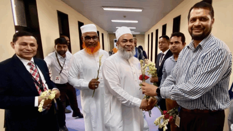 প্রথম দফায় চট্টগ্রামে পৌঁছেছেন ৪১৩ জন হাজি