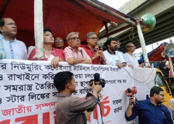 দেশের কৌশলগত সম্পদ বিদেশিদের হাতে তুলে দেওয়ার চক্রান্ত চলছে