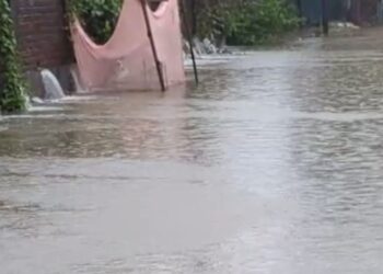 ত্রাণ নেই, ত্রাণের নামও নেই- জলে ডুবে আছে কর্ণফুলীর শত শত পরিবার