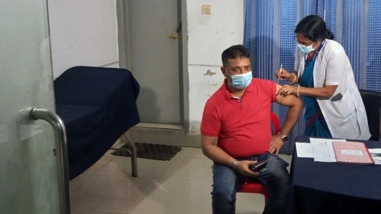 চট্টগ্রামে করোনা ভাইরাসের টিকাদান শুরু