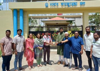 চট্টগ্রাম বিশ্ববিদ্যালয়ে গাছ উপহার দিল ভাটিখাইন উন্নয়ন ফোরাম