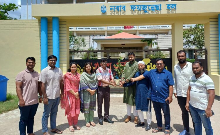 চট্টগ্রাম বিশ্ববিদ্যালয়ে গাছ উপহার দিল ভাটিখাইন উন্নয়ন ফোরাম